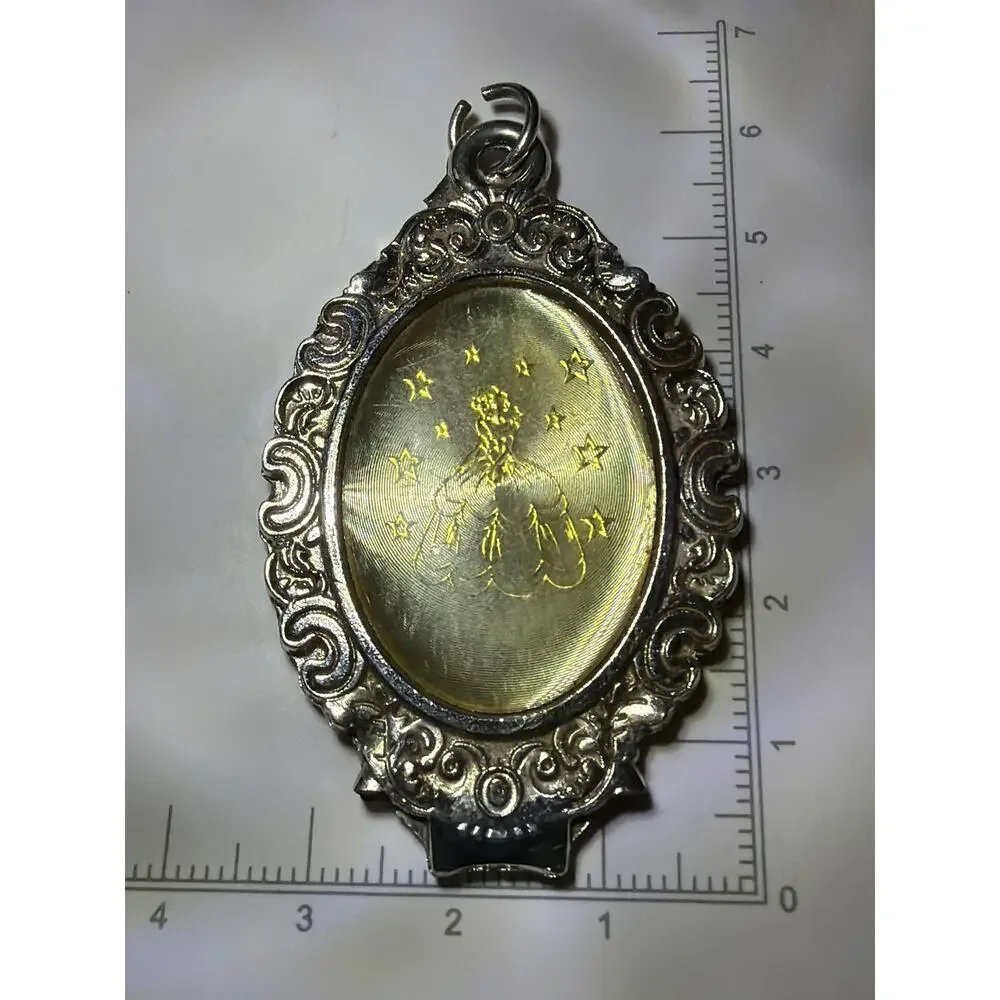 Vintage Style Oval Pendant Princess Stars Gold Tone Ornate Silver Charm Belle ?